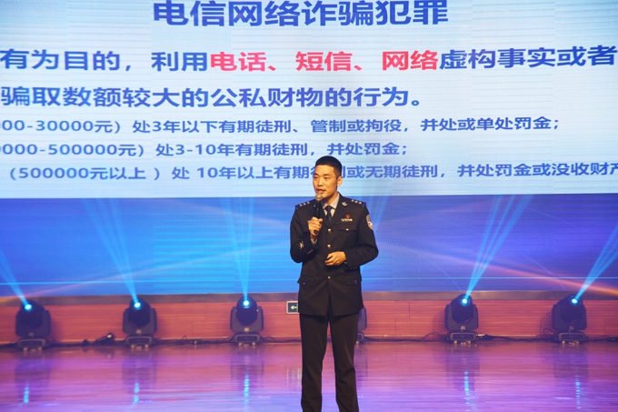 “反诈锡引力”全民反诈宣讲活动走进无锡太湖学院3.jpg