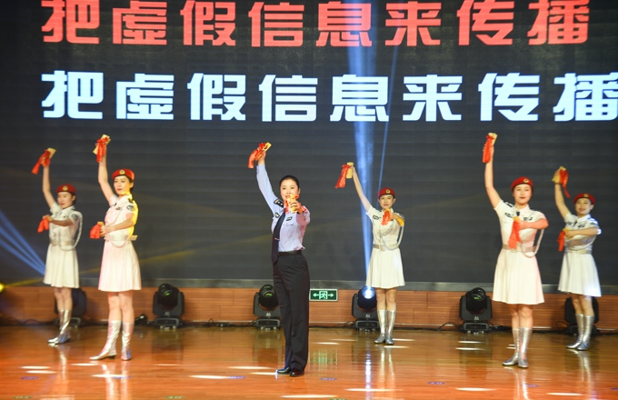 “反诈锡引力”全民反诈宣讲活动走进无锡太湖学院9.jpg