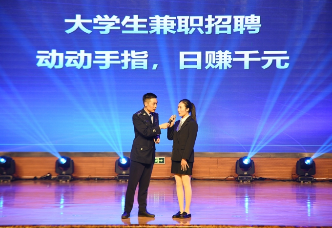 “反诈锡引力”全民反诈宣讲活动走进无锡太湖学院7.jpg