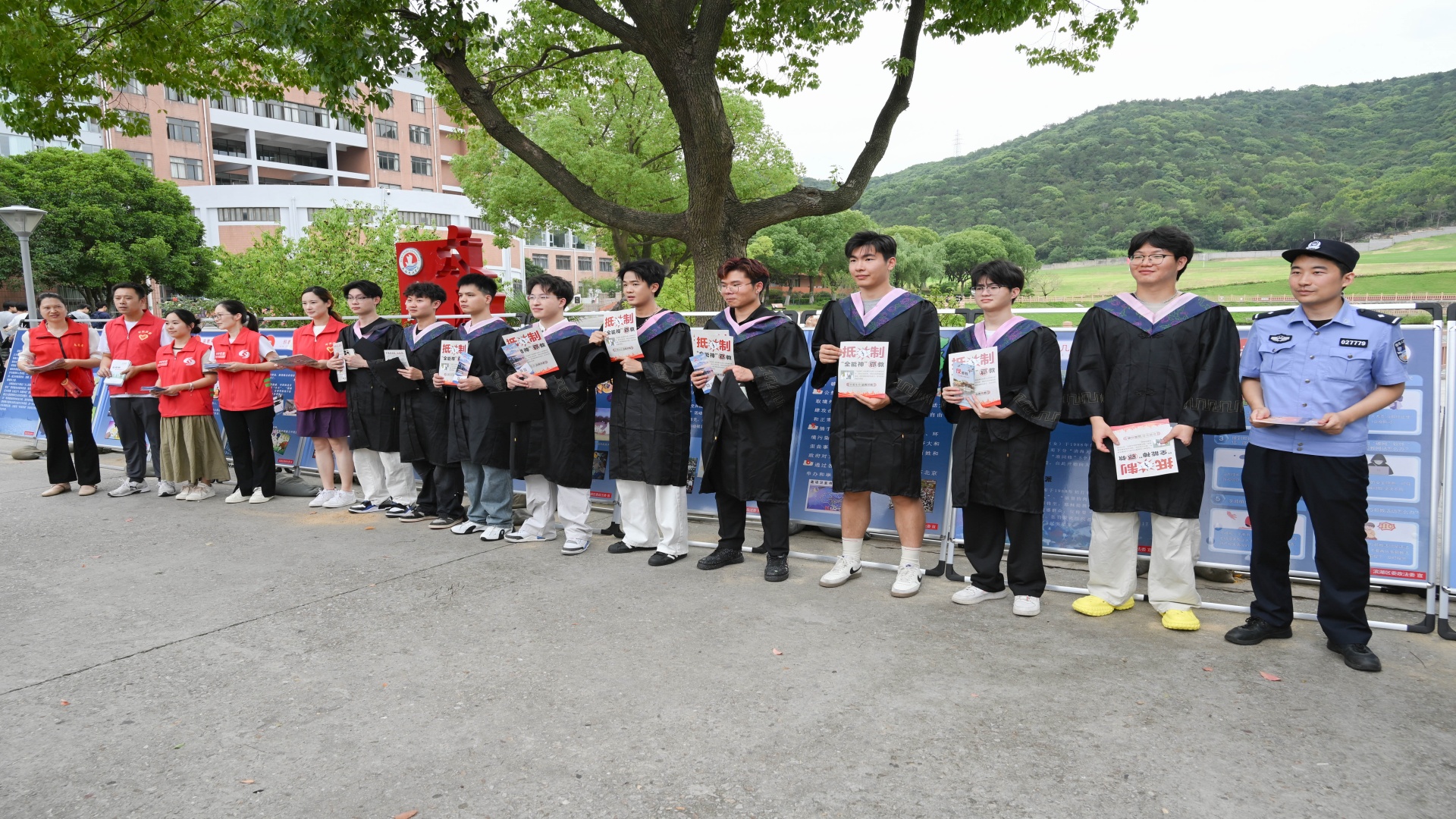 反诈反邪·防火防非禁毒齐宣传 共筑平安校园防护网