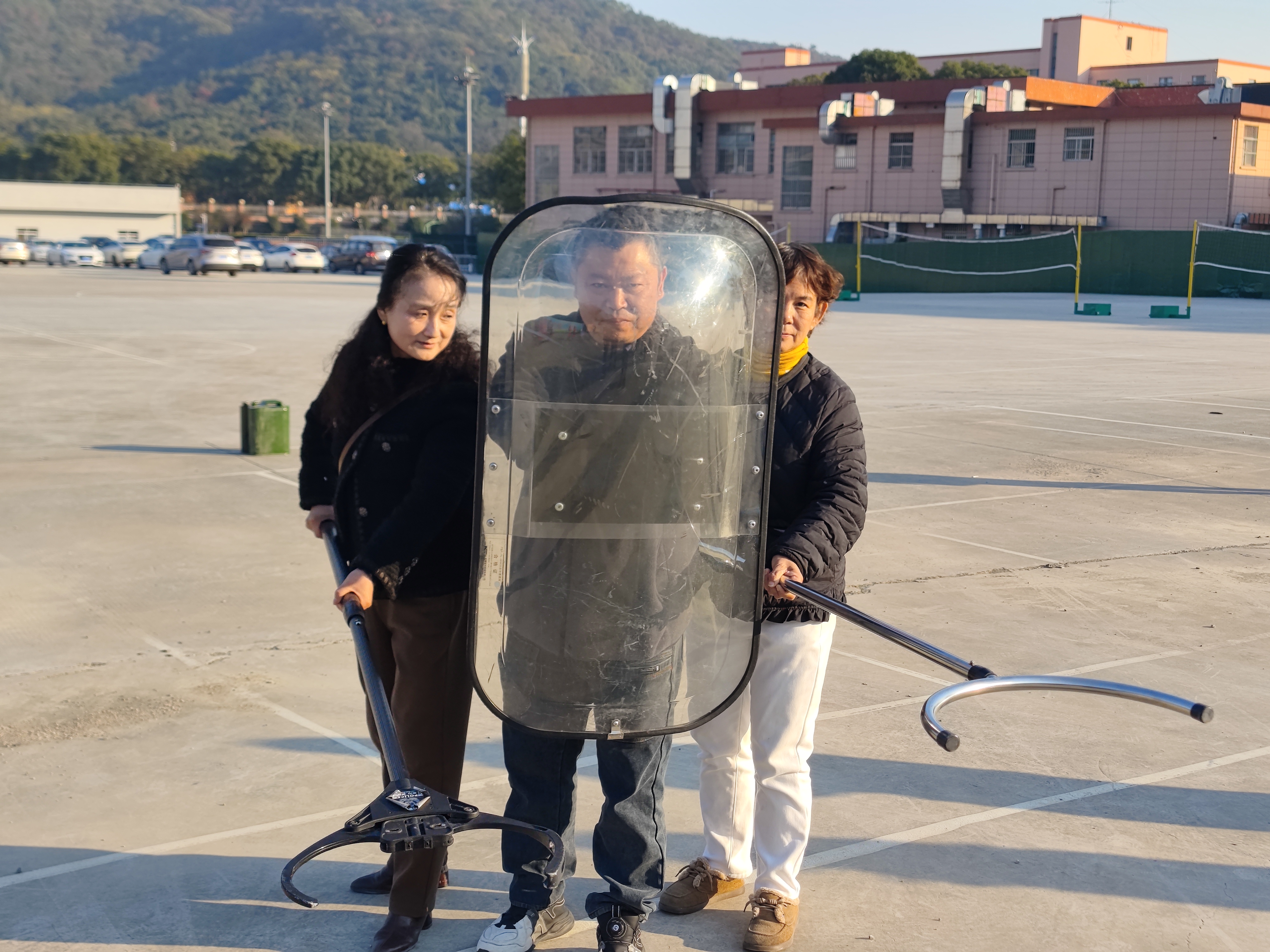 筑牢宿舍安全防护盾—组织开展宿舍管理员反恐防暴培训演练